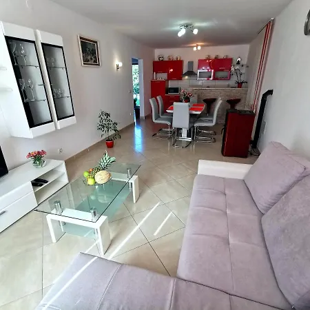 Parun Apartmán *