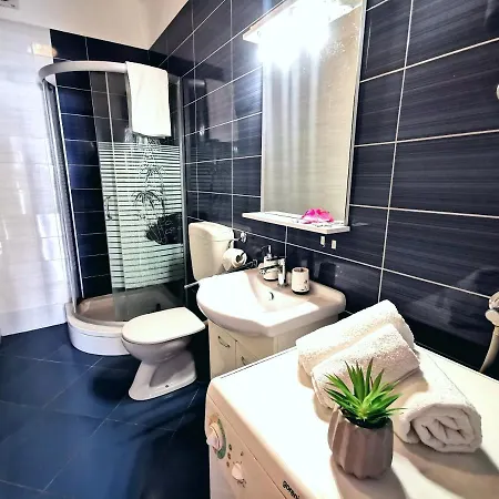 Parun 아파트 풀라